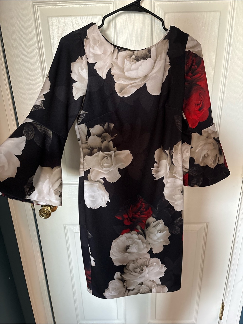 Calvin Klein Black Floral Bell-Sleeve Shift Dress - White & Red Rose Print